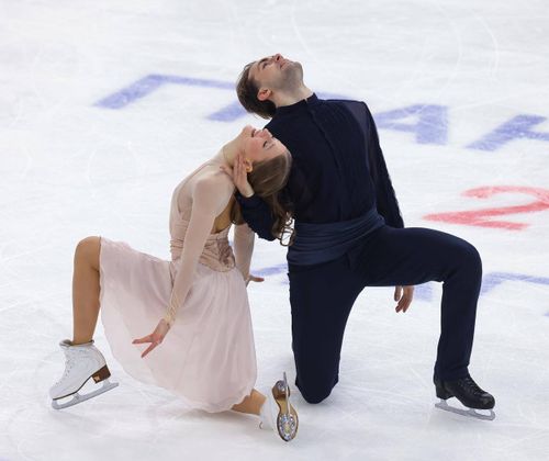 Аделия Петросян, Марк Кондратюк пара Анастасия Мухортова / Дмитрий Евгеньев и дуэт Василиса Кагановская / Максим Некрасов - чемпионы стартового этапа Гран-при России в Магнитогорске