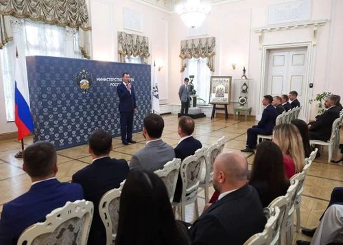 Михаил Дегтярев вручил государственные и ведомственные награды