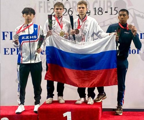 Российские фехтовальщики завоевали медали на двух континентах одновременно