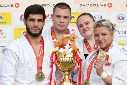 Сборная России победила на чемпионате мира по пляжному самбо